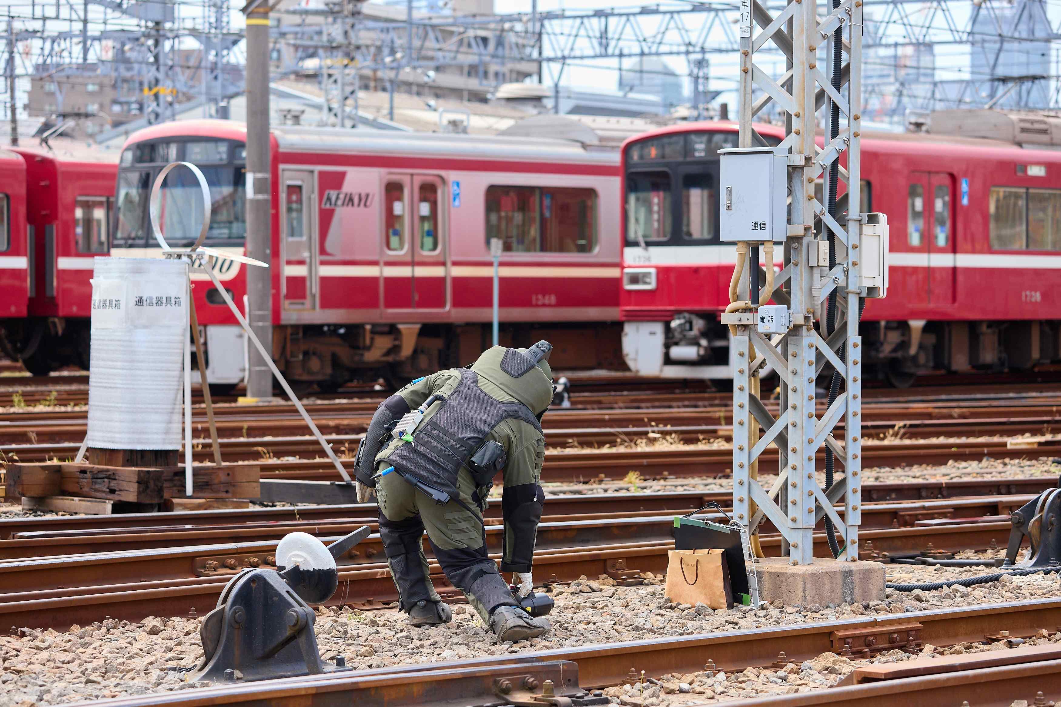 ⑪爆発物処理隊による特定作業.jpg