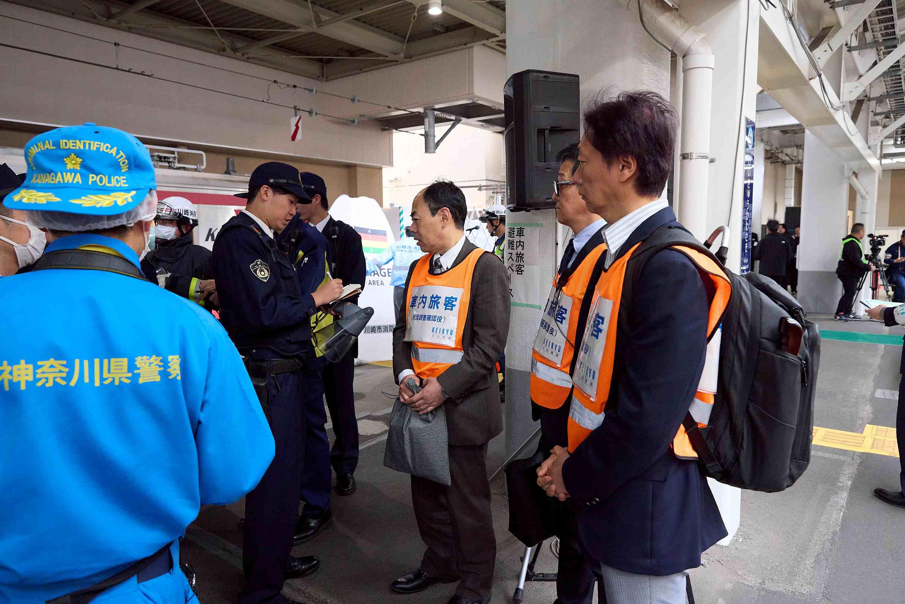 ⑥警察官による状況確認.jpg