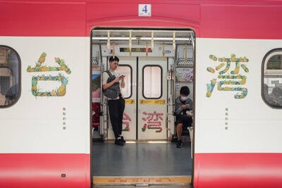 「ビビビビ！ 台湾号」ラッピング列車中の様子