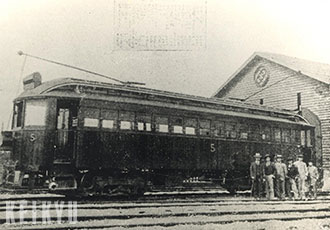 川崎車庫における1号形5号ボギー電車(原形)